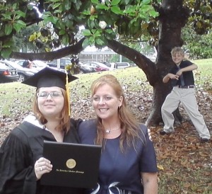 best ever photobomb by a little brother at his sisters college graduation on being peachy